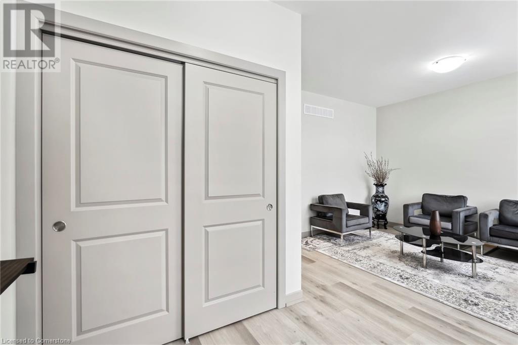 Property at 54 ST GEORGE Street image 4
