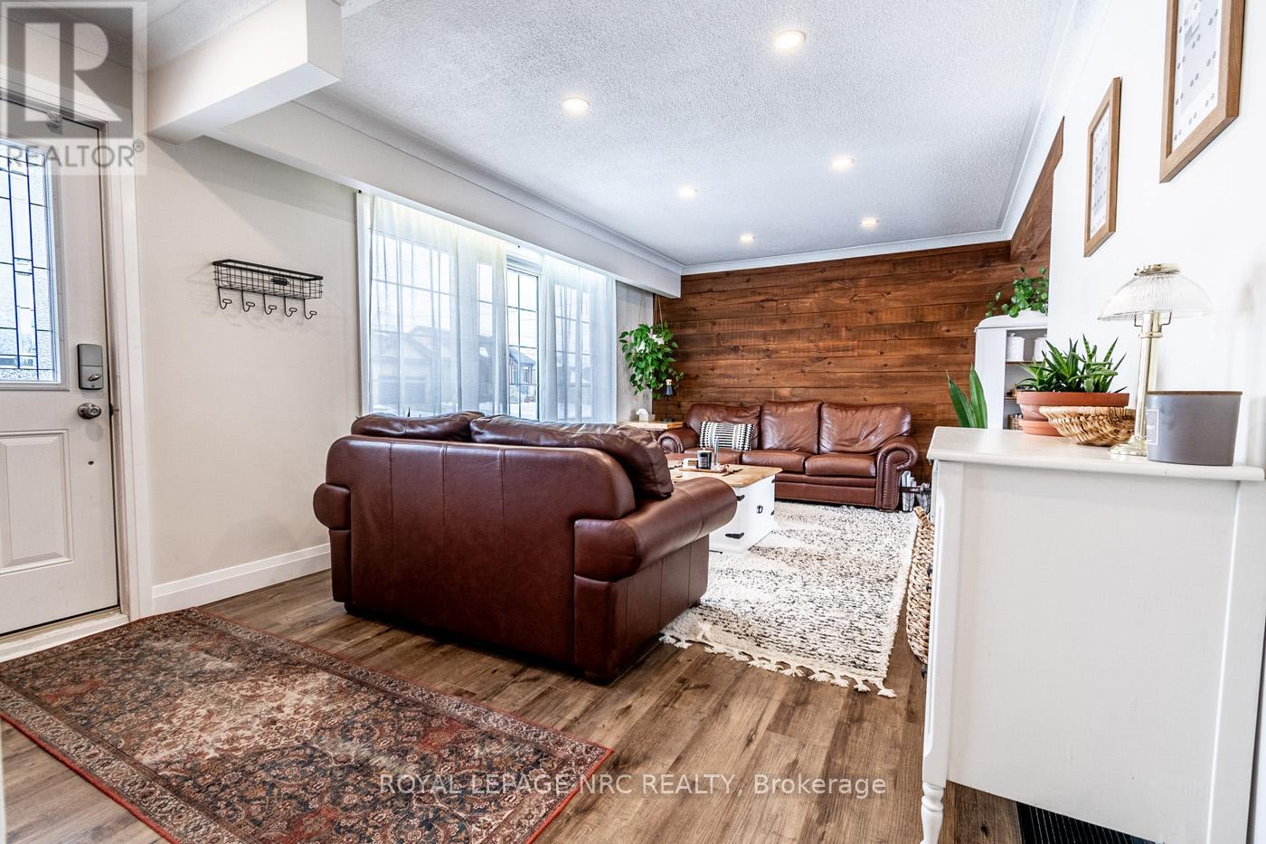 Property at 371 RIVERSIDE DRIVE image 4