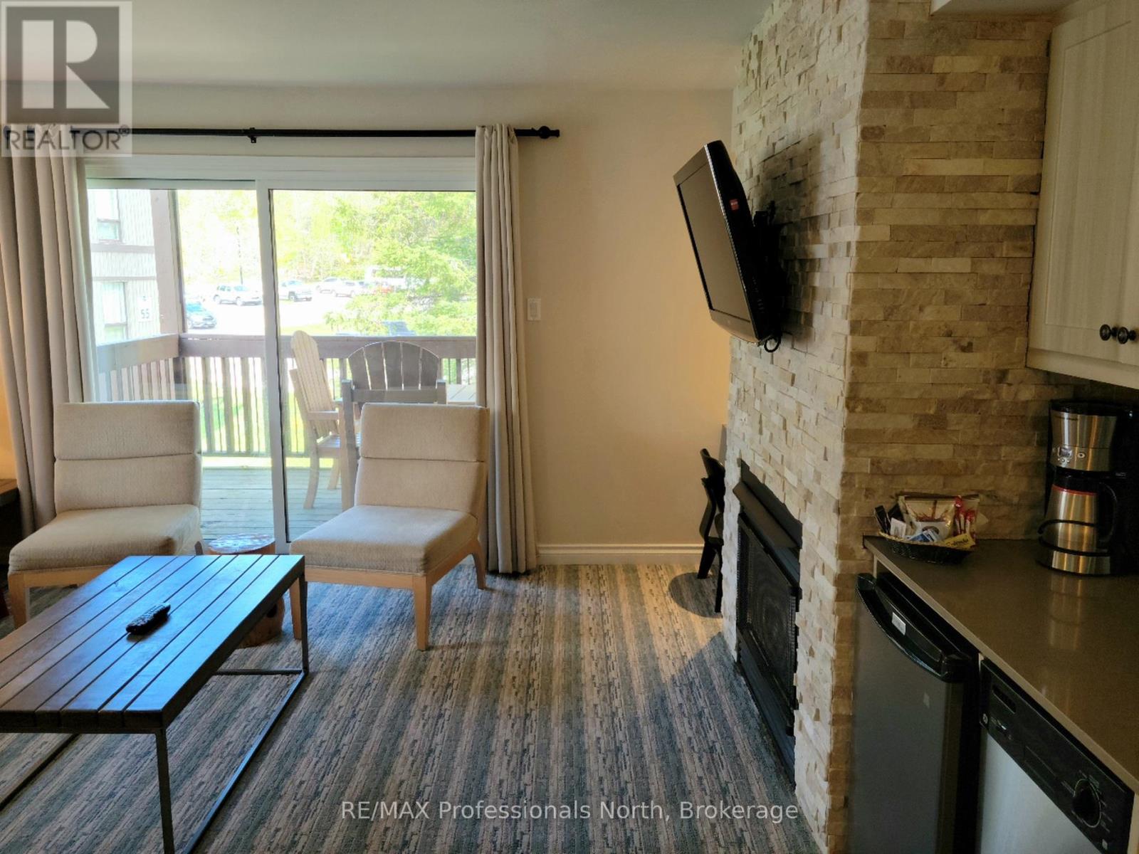 54-207 - 1235 Deerhurst Drive, Huntsville, Ontario  P1H 2E8 - Photo 3 - X11952536
