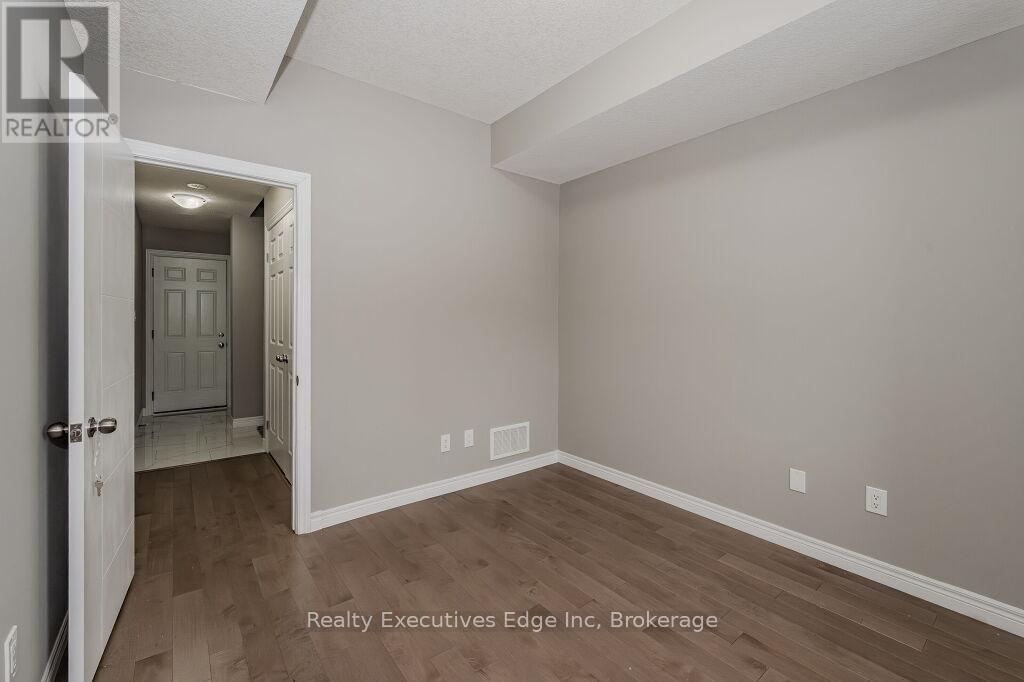 23 - 107 Westra Drive, Guelph, Ontario  N1K 0B9 - Photo 6 - X11953436