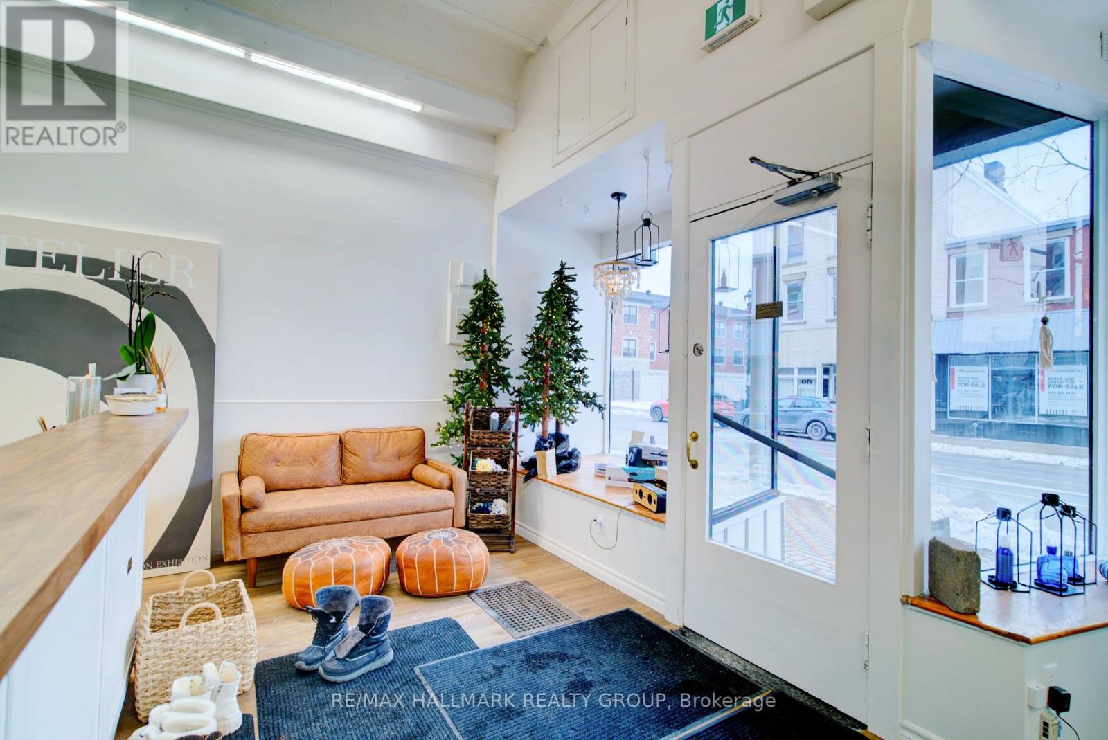 Property at 192 KING STREET W image 4