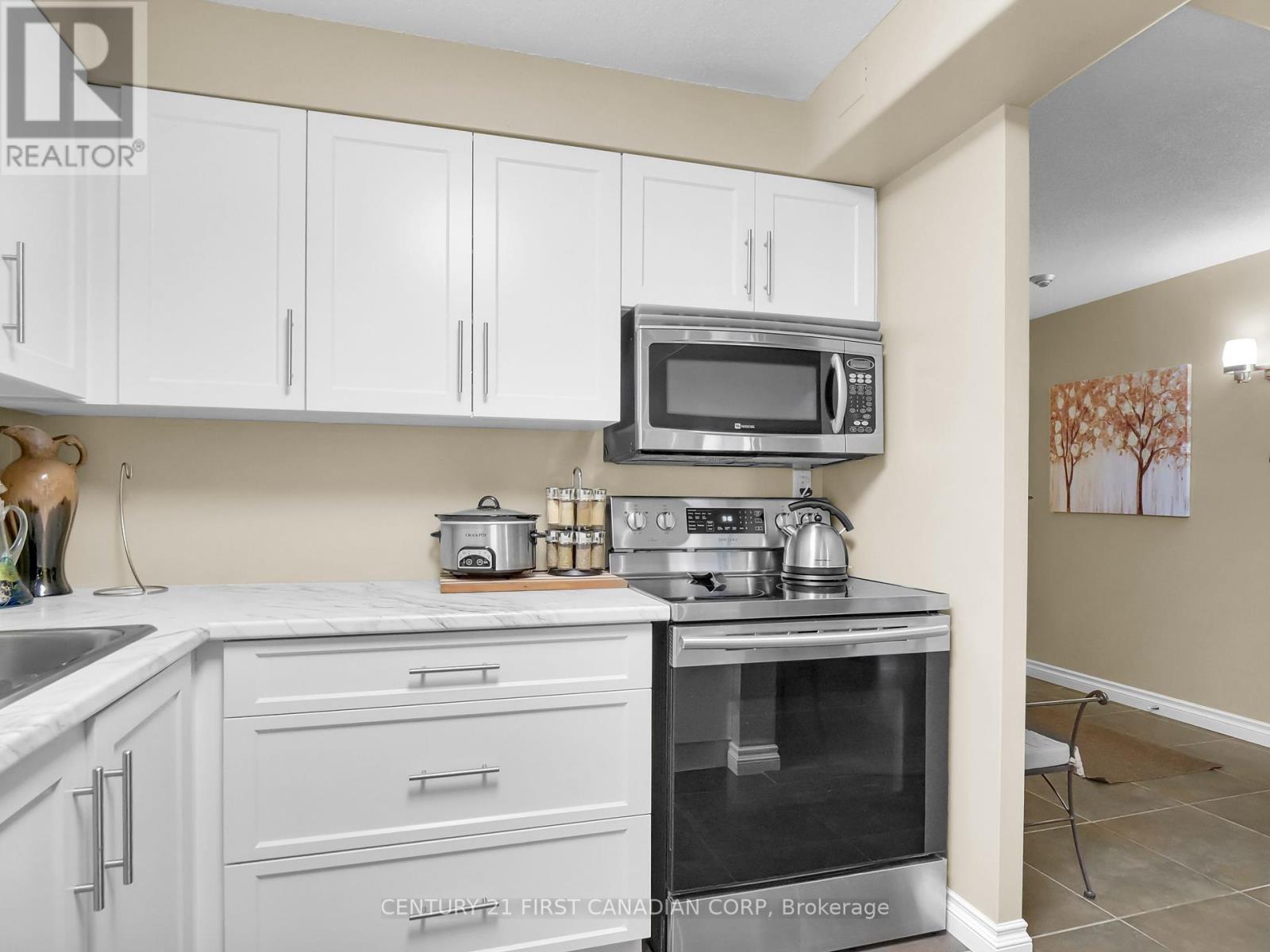 Photo 11 of 40 for 2303 - 323 Colborne Street