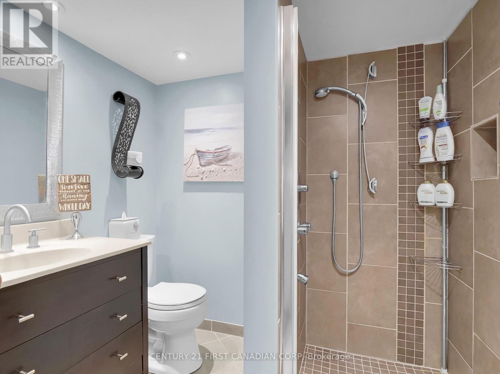 Photo 19 of 40 for 2303 - 323 Colborne Street