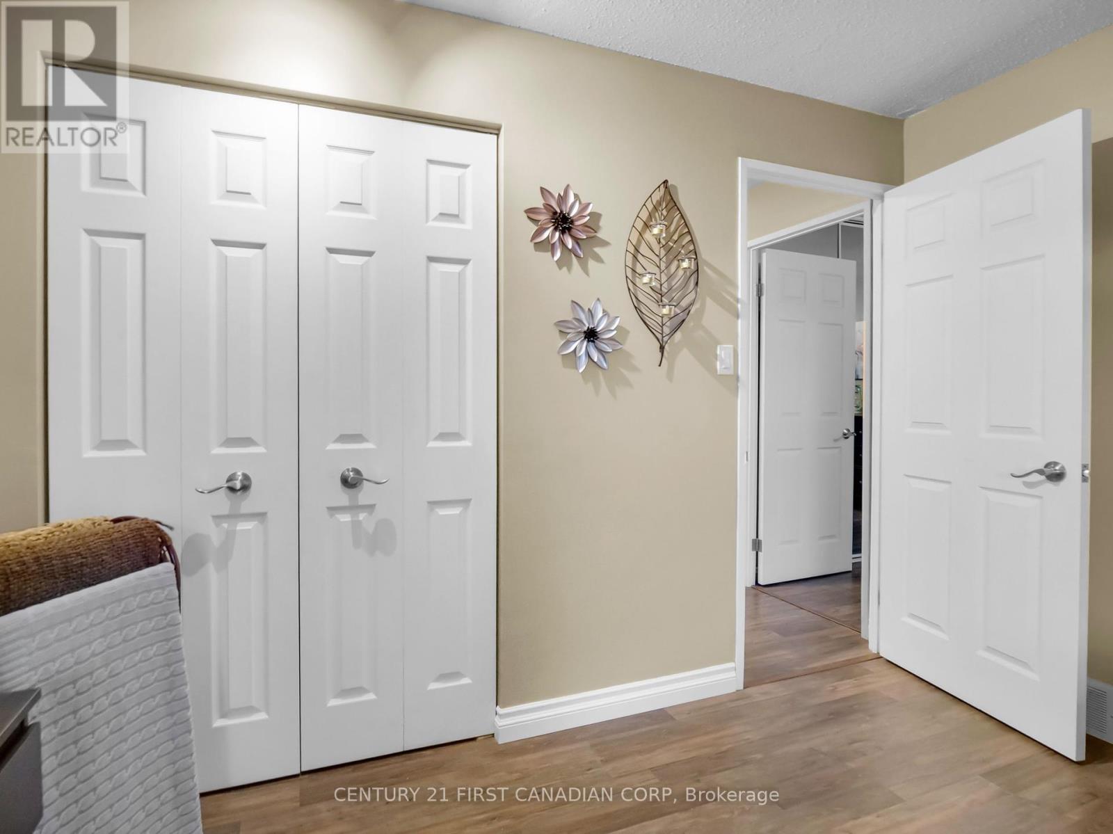 Photo 22 of 40 for 2303 - 323 Colborne Street