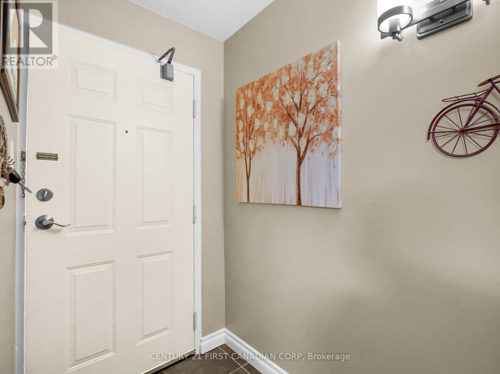 Photo 3 of 40 for 2303 - 323 Colborne Street