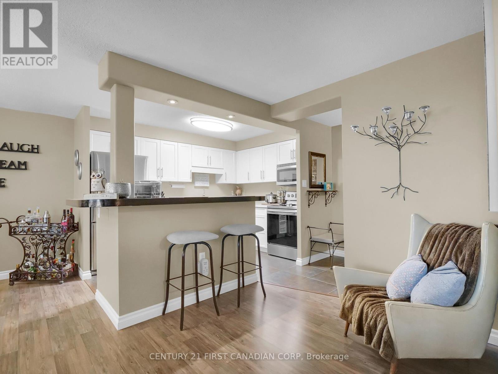 Photo 7 of 40 for 2303 - 323 Colborne Street