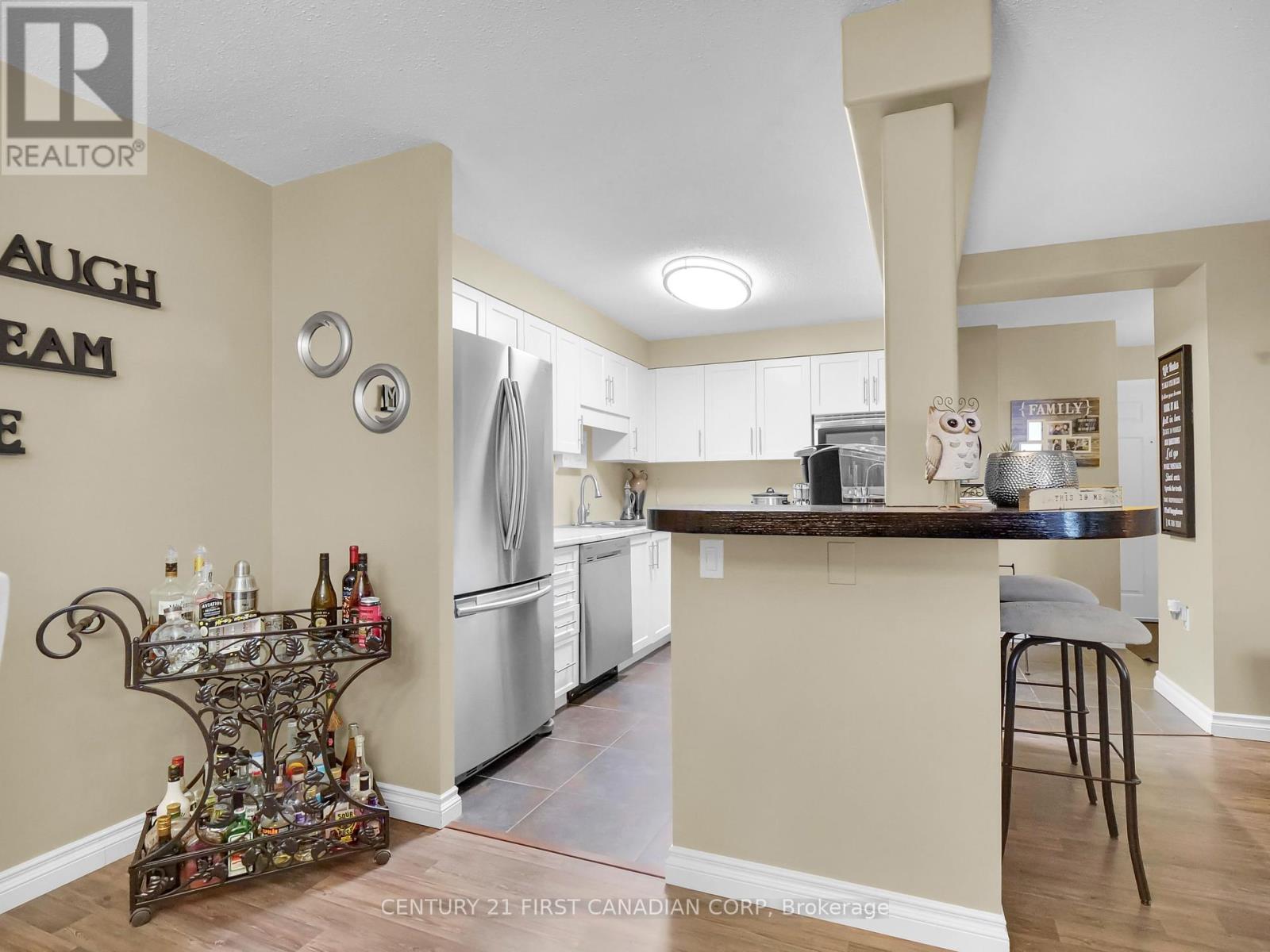 Photo 9 of 40 for 2303 - 323 Colborne Street