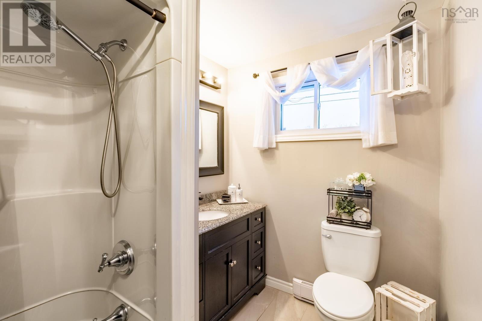 9 Sprucewood Drive, Yarmouth, Nova Scotia  B5A 4G5 - Photo 17 - 202427617