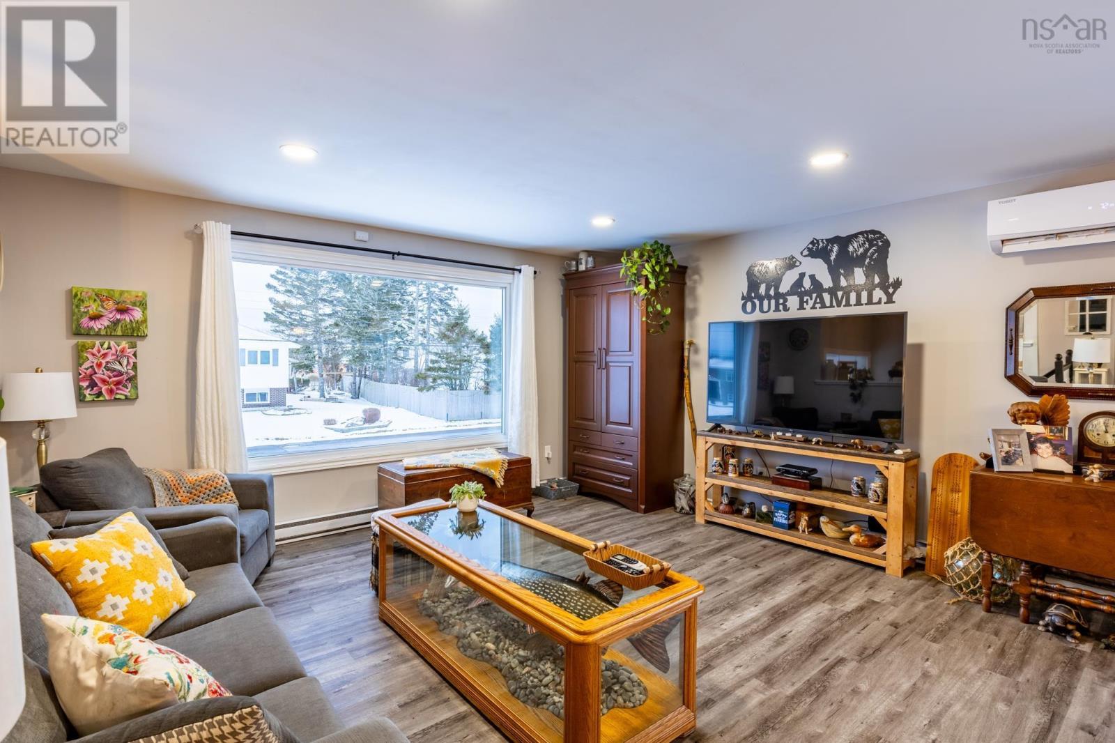 9 Sprucewood Drive, Yarmouth, Nova Scotia  B5A 4G5 - Photo 2 - 202427617