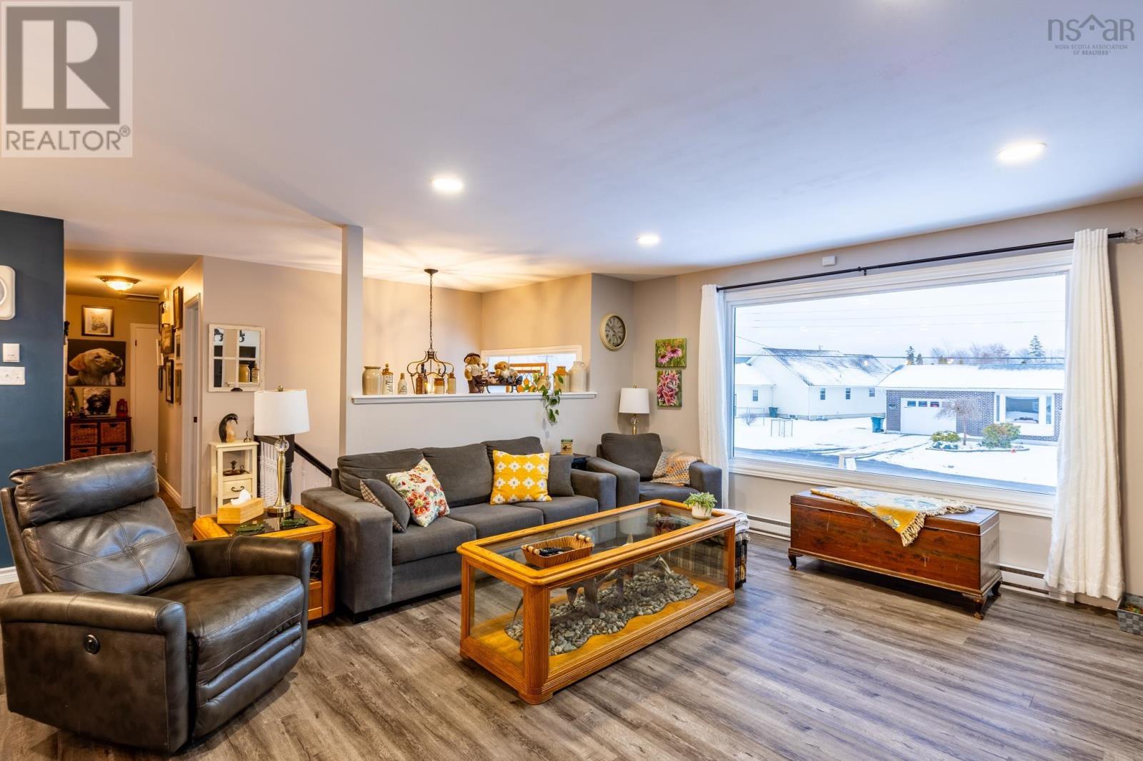 9 Sprucewood Drive, Yarmouth, Nova Scotia  B5A 4G5 - Photo 3 - 202427617