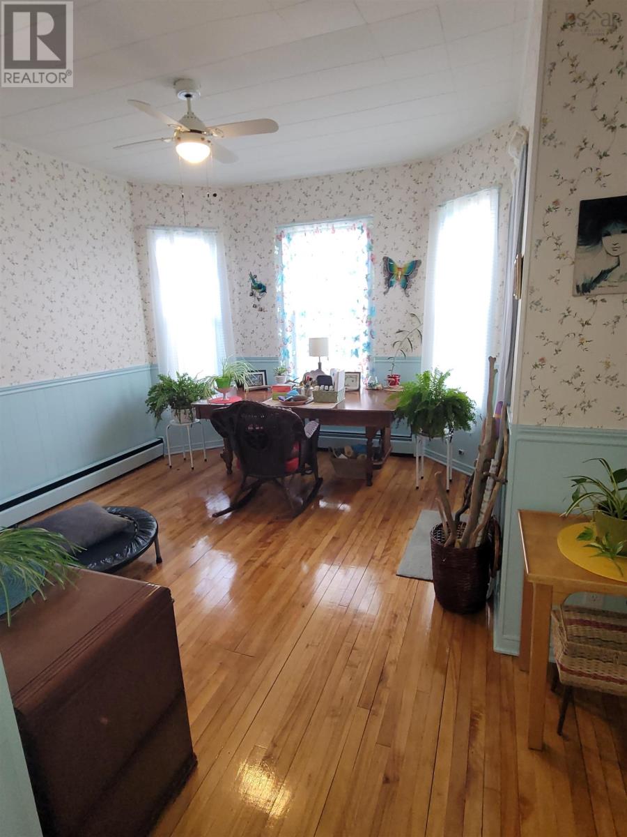 218 York Street, Glace Bay, Nova Scotia  B1A 2L8 - Photo 5 - 202501781