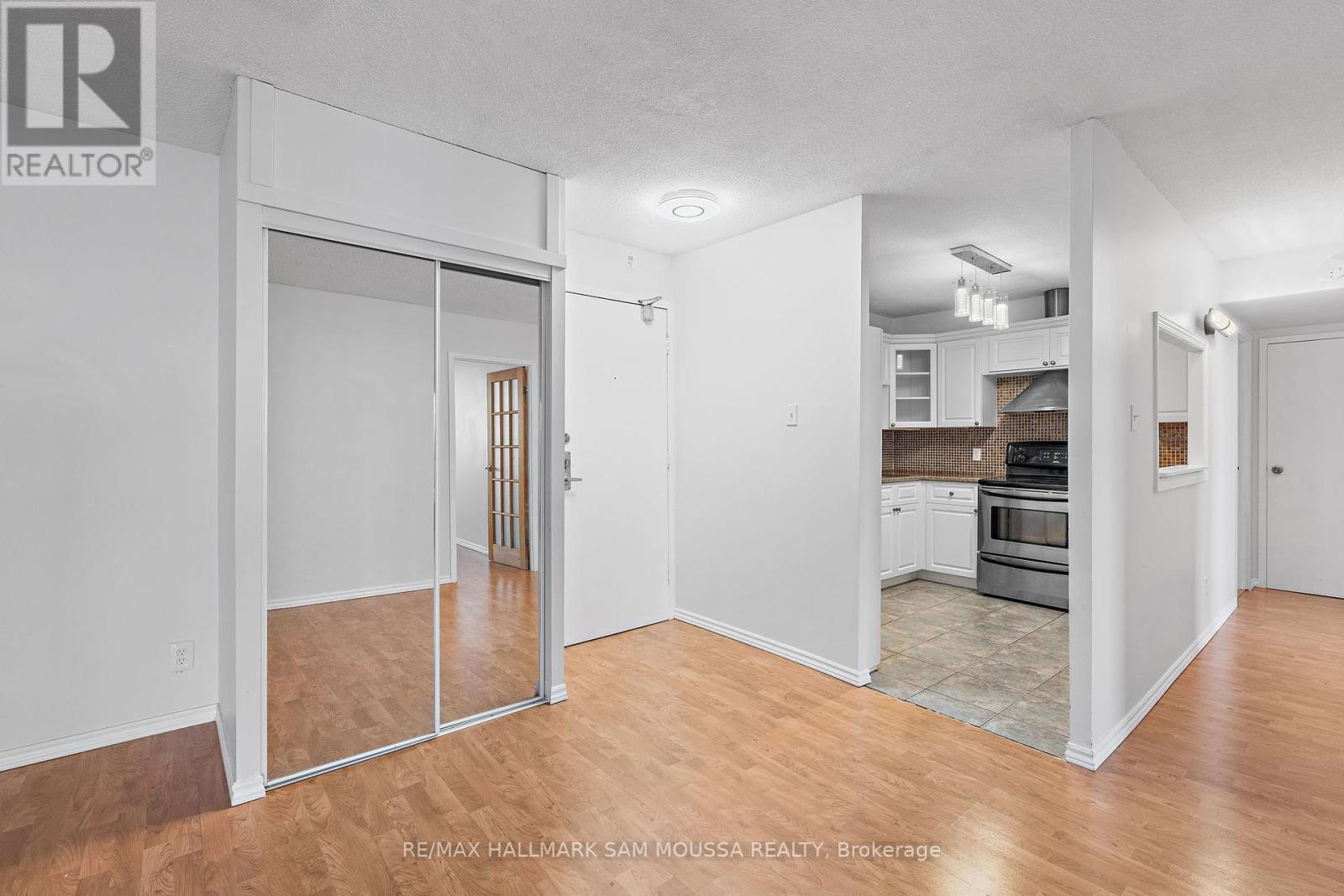 Property at 1601 - 900 DYNES ROAD image 3
