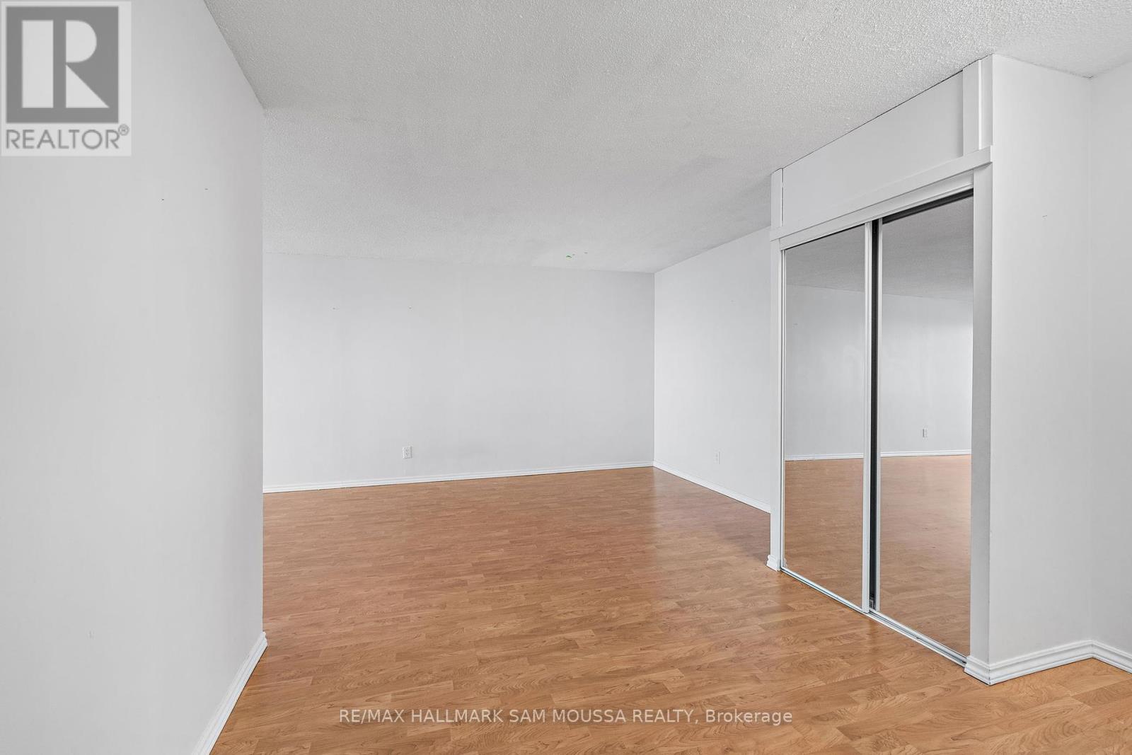 Property at 1601 - 900 DYNES ROAD image 4
