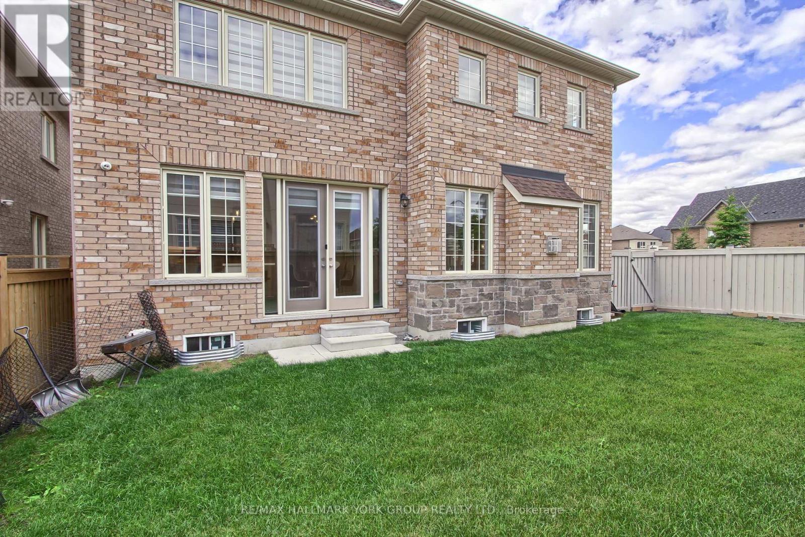 190 Walter English Drive, East Gwillimbury (Queensville), Ontario  L0G 1R0 - Photo 38 - N11953312