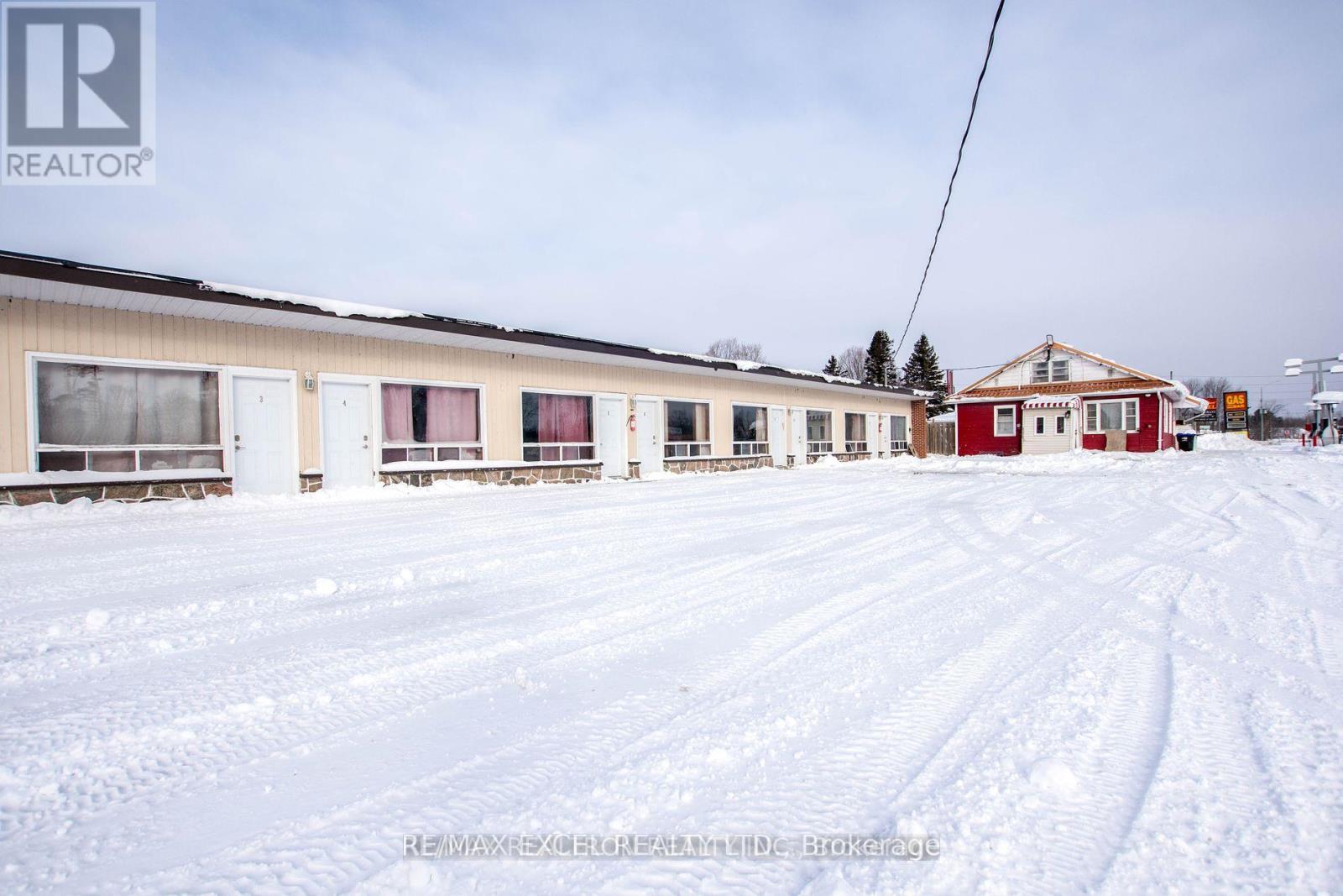 8906 Hwy 11 Road S, Orillia, Ontario  L3V 6H3 - Photo 8 - S11952527