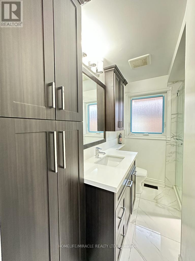 27 Rhinestone Drive, Toronto, Ontario  M9C 3W8 - Photo 21 - W11925310