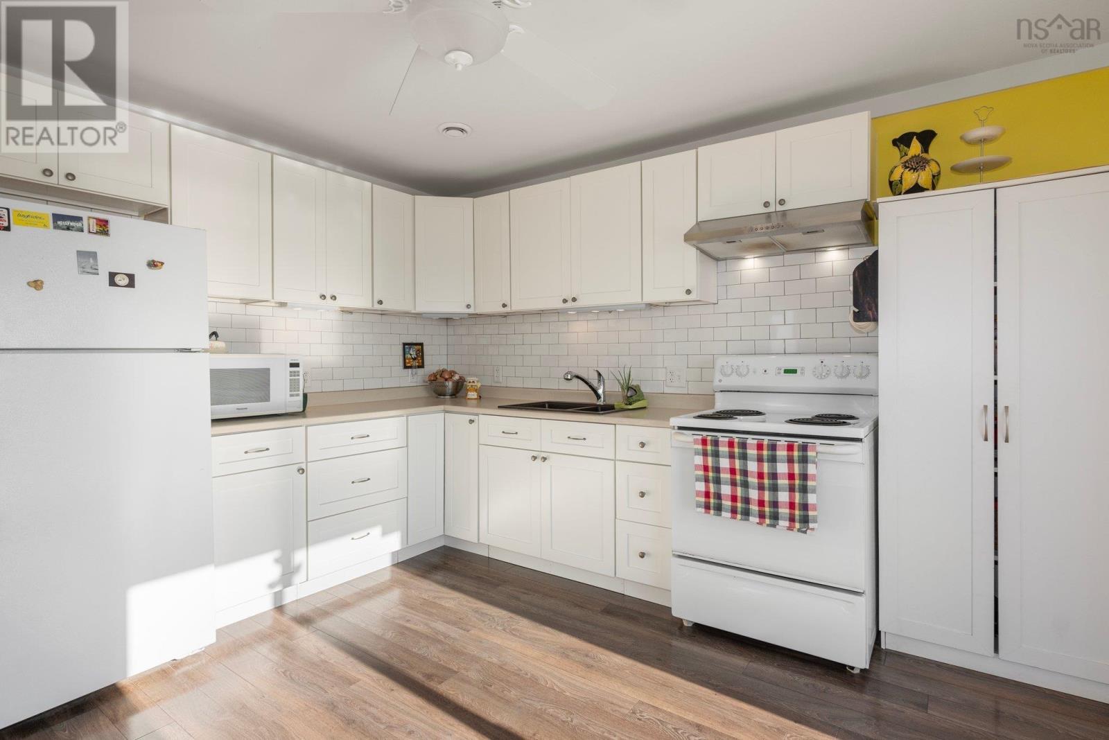 166 Hillside Drive, Boutiliers Point, Nova Scotia  B3Z 1W8 - Photo 13 - 202501855