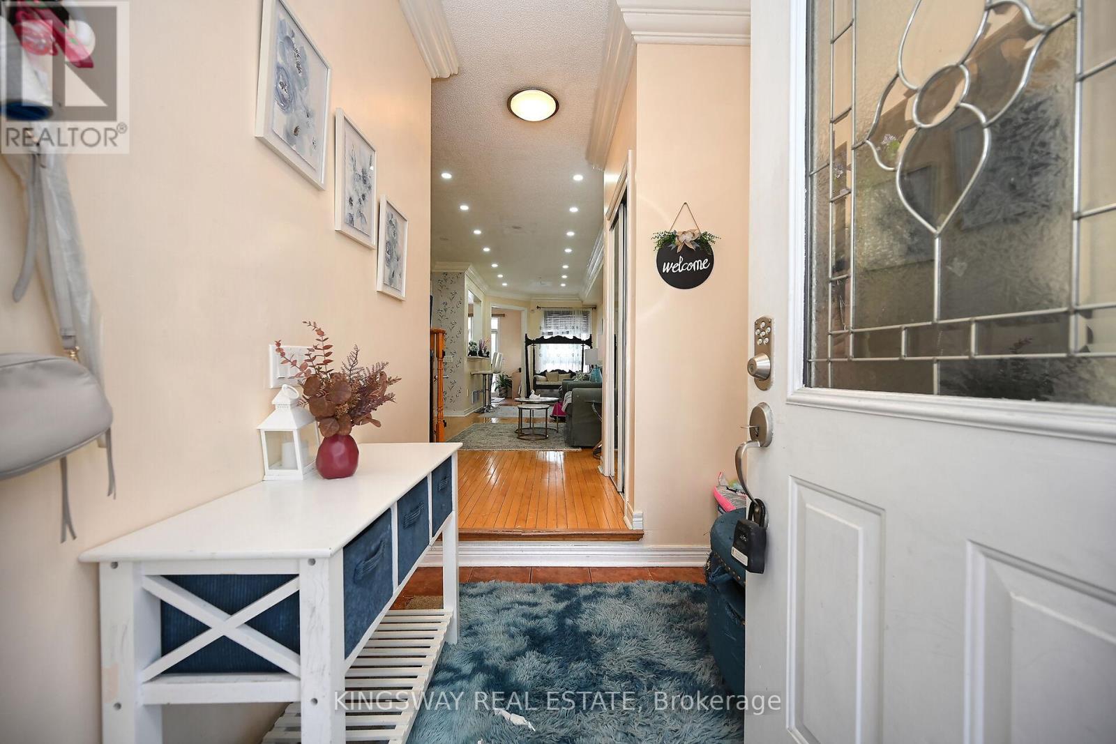 Property at 918 KHAN CRESCENT image 3