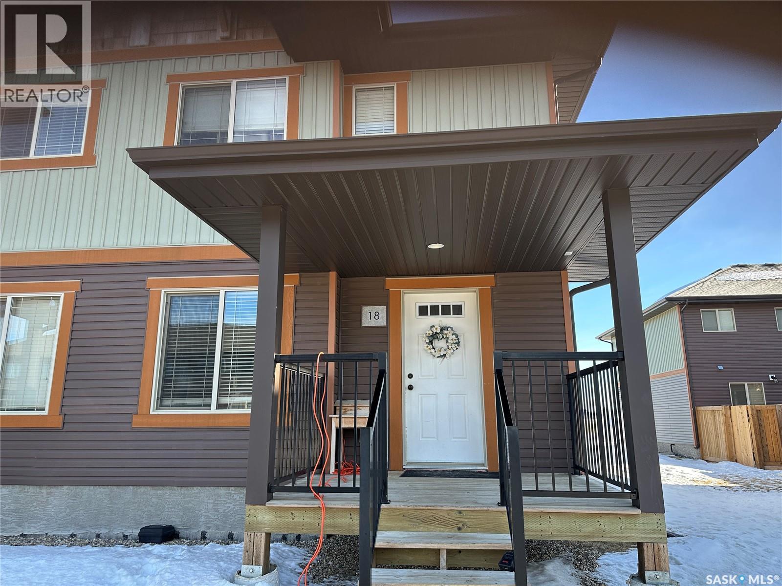 18 880 5th Street, Weyburn, Saskatchewan  S4H 1A4 - Photo 2 - SK994049