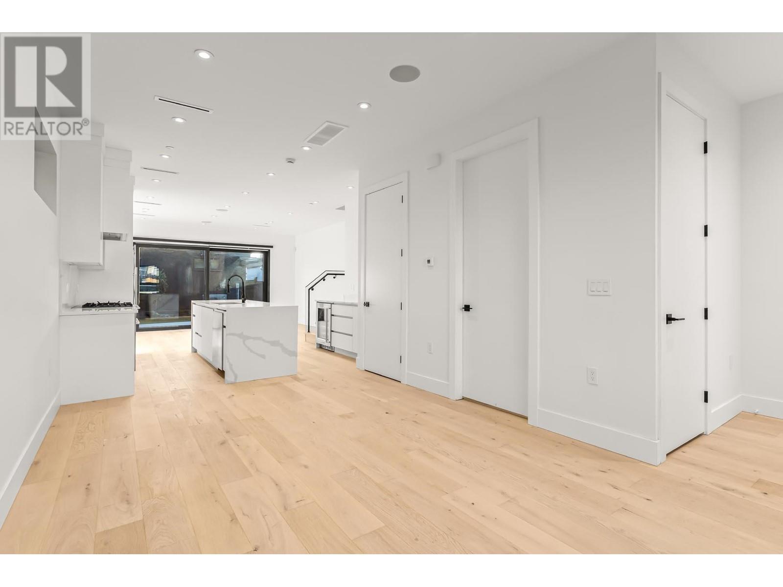 Listing Picture 2 of 40 : 606 E 19TH AVENUE, Vancouver / 溫哥華 - 魯藝地產 Yvonne Lu Group - MLS Medallion Club Member