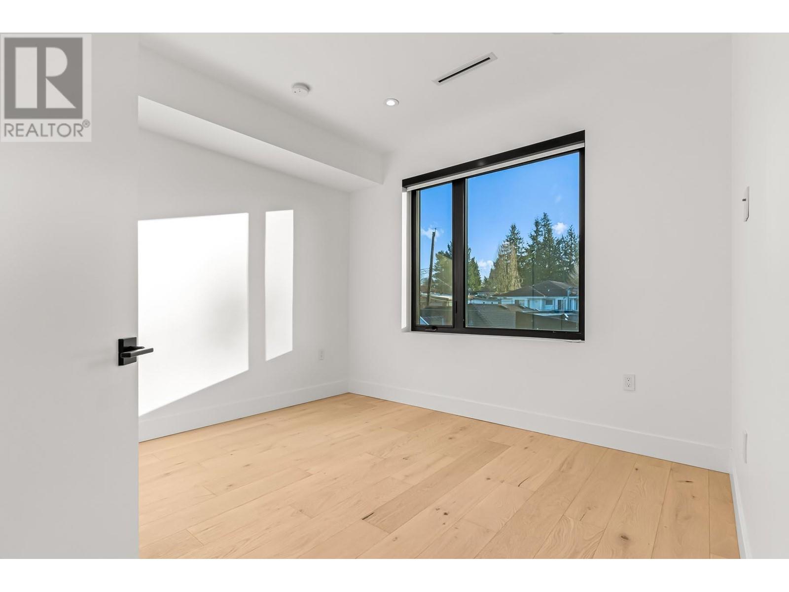 Listing Picture 18 of 40 : 606 E 19TH AVENUE, Vancouver / 溫哥華 - 魯藝地產 Yvonne Lu Group - MLS Medallion Club Member