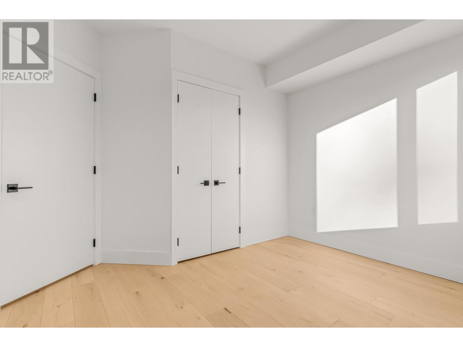 Listing Picture 19 of 40 : 606 E 19TH AVENUE, Vancouver / 溫哥華 - 魯藝地產 Yvonne Lu Group - MLS Medallion Club Member