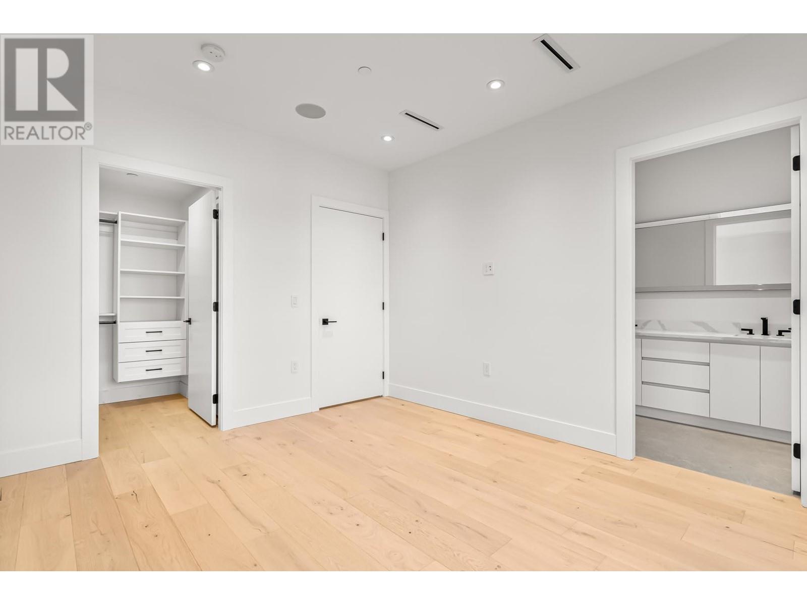 Listing Picture 13 of 40 : 606 E 19TH AVENUE, Vancouver / 溫哥華 - 魯藝地產 Yvonne Lu Group - MLS Medallion Club Member