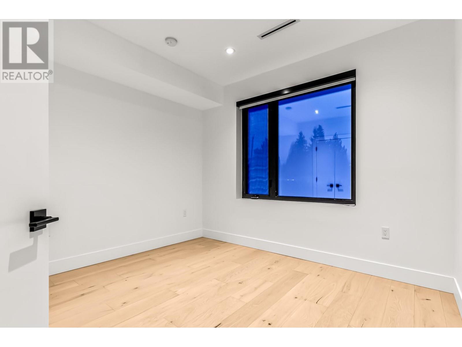 Listing Picture 33 of 40 : 606 E 19TH AVENUE, Vancouver / 溫哥華 - 魯藝地產 Yvonne Lu Group - MLS Medallion Club Member