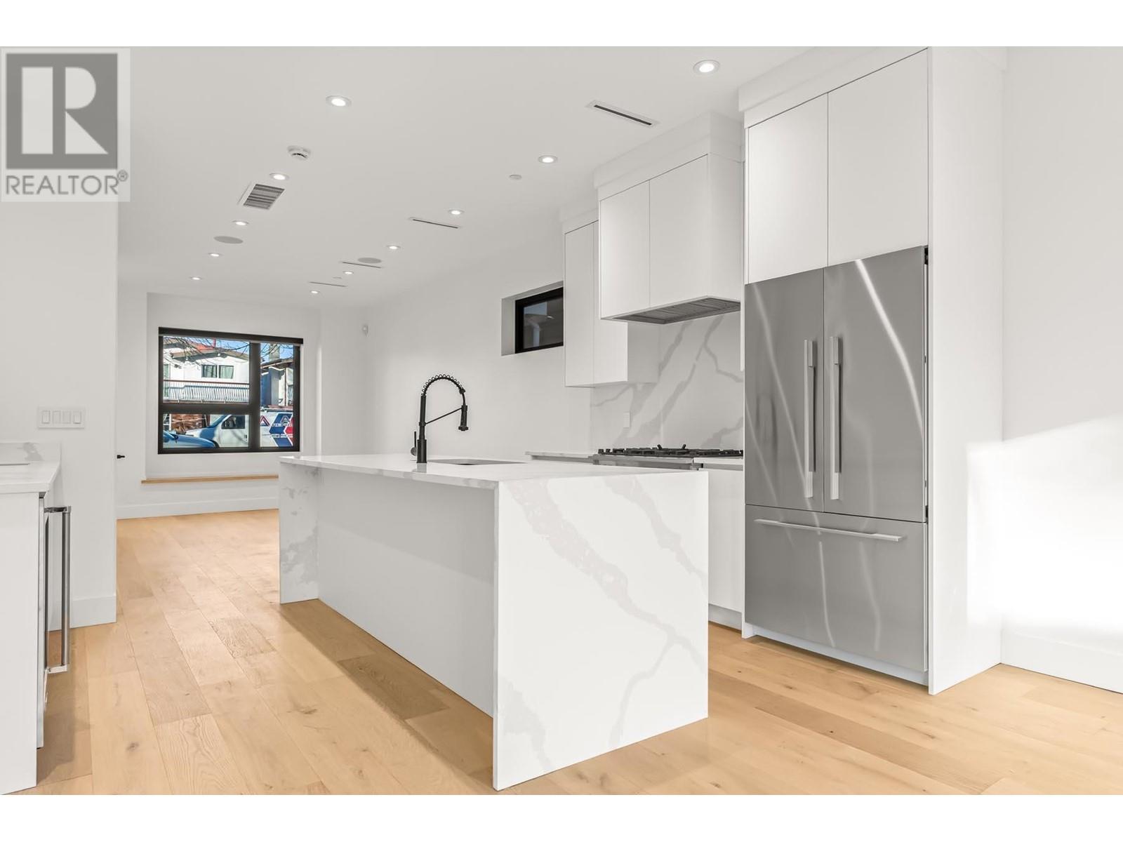 Listing Picture 8 of 40 : 606 E 19TH AVENUE, Vancouver / 溫哥華 - 魯藝地產 Yvonne Lu Group - MLS Medallion Club Member