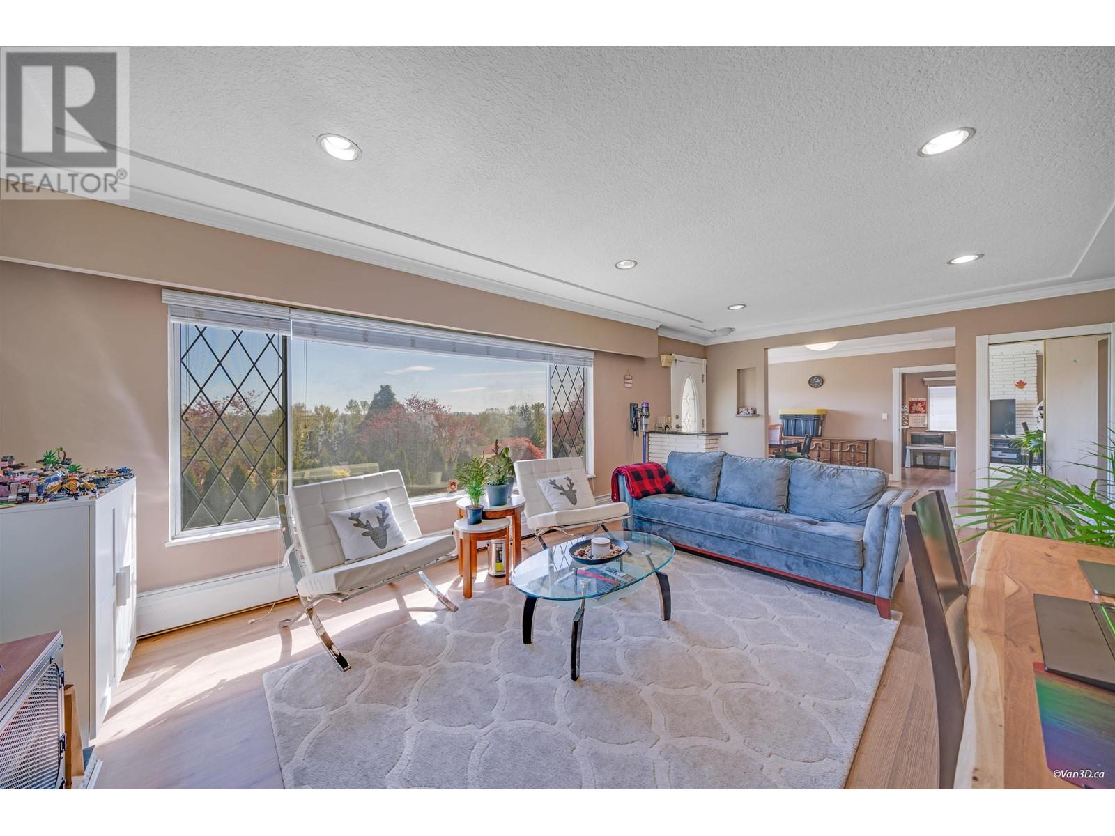 Listing Picture 4 of 8 : 4599 SUNLAND PLACE, Burnaby / 本拿比 - 魯藝地產 Yvonne Lu Group - MLS Medallion Club Member