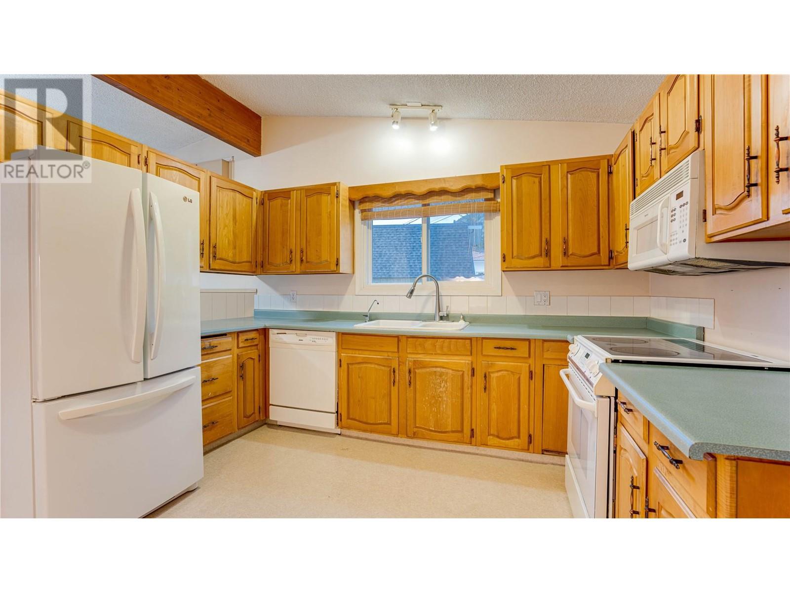 Property at 7856 Tronson Road image 2