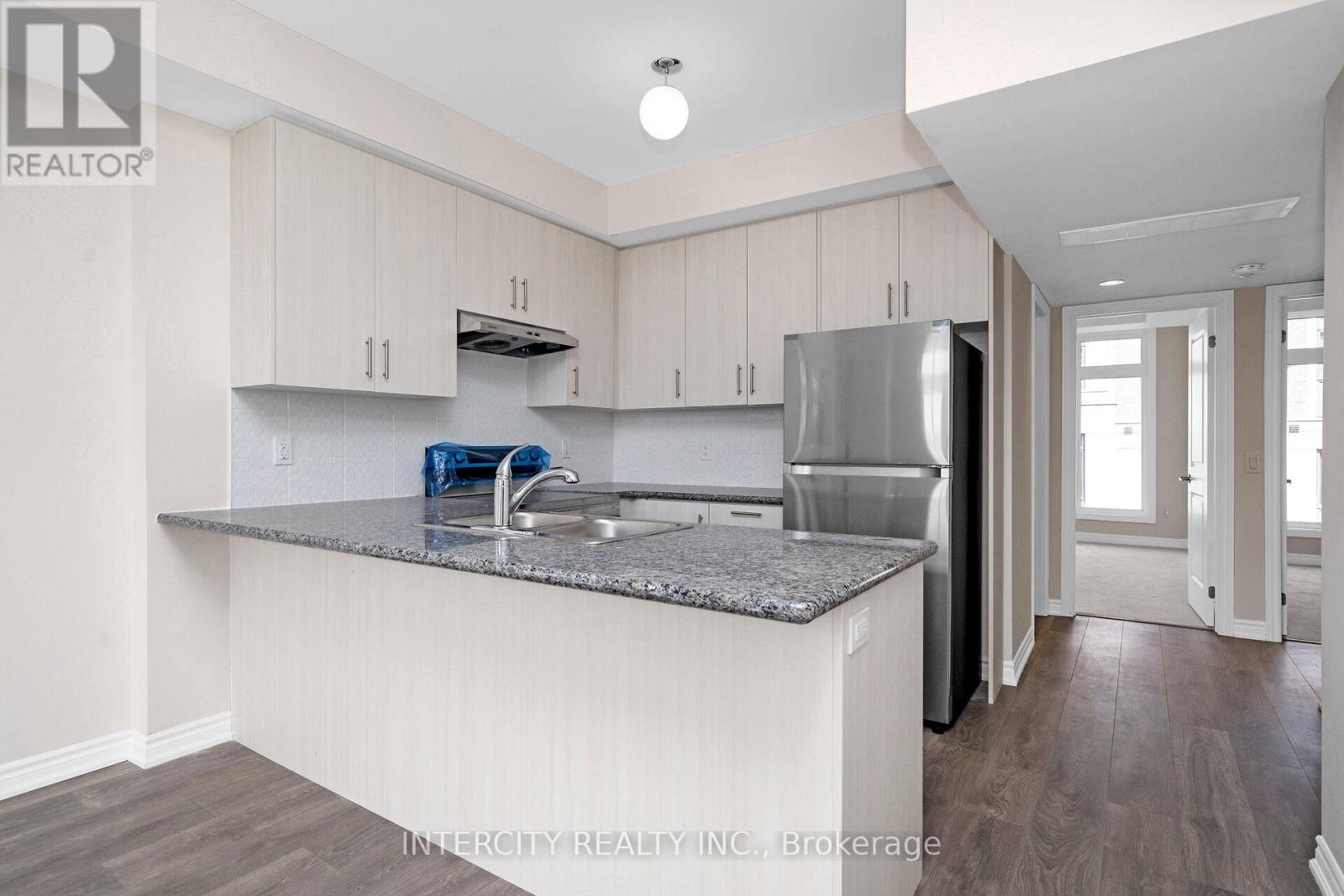205 - 30 Halliford Place, Brampton, Ontario  L6P 4R1 - Photo 7 - W11950650