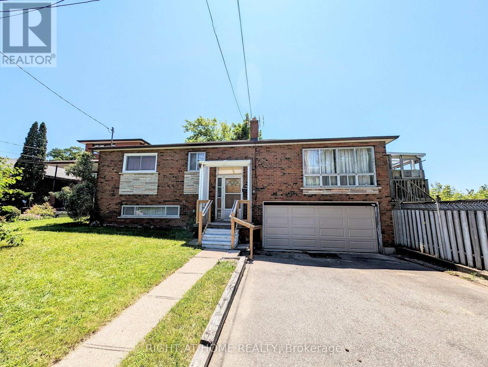 33 Venn Crescent, Toronto, Ontario  M6M 1S5 - Photo 4 - W11950683