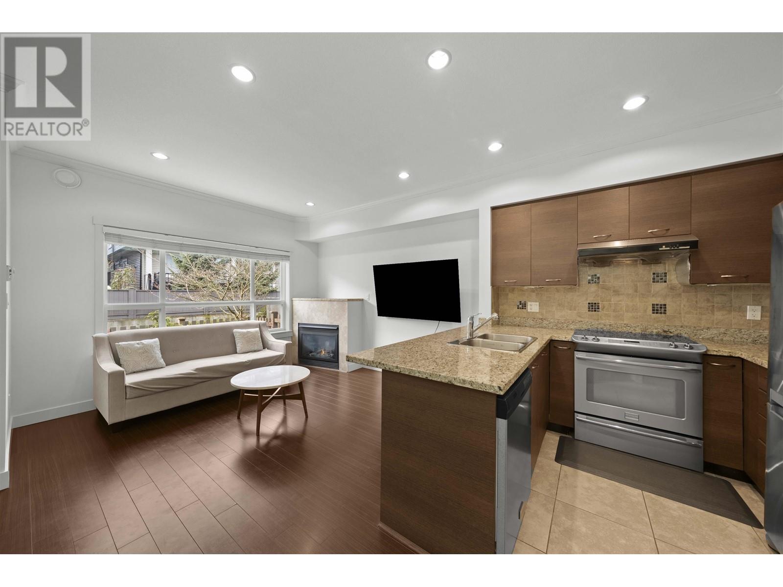 Listing Picture 2 of 14 : 2 5580 MONCTON STREET, Richmond / 烈治文 - 魯藝地產 Yvonne Lu Group - MLS Medallion Club Member