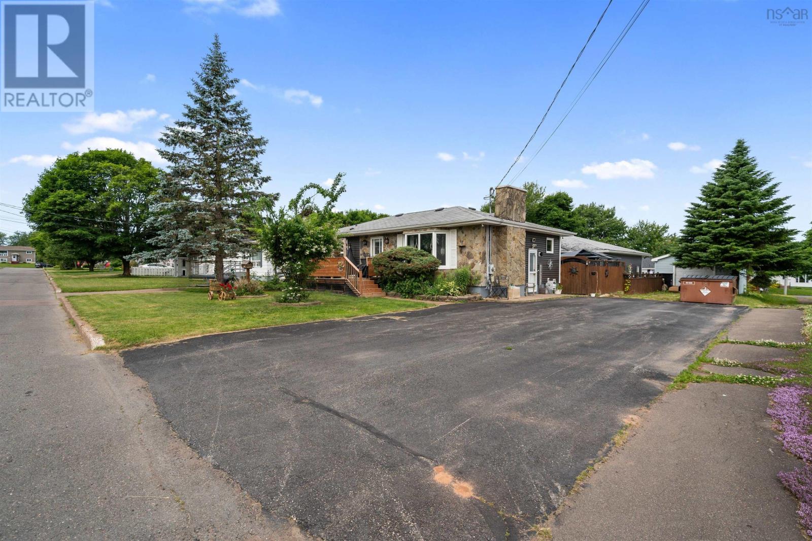 16 Rogers Avenue, Amherst, Nova Scotia  B4H 2J7 - Photo 7 - 202502206