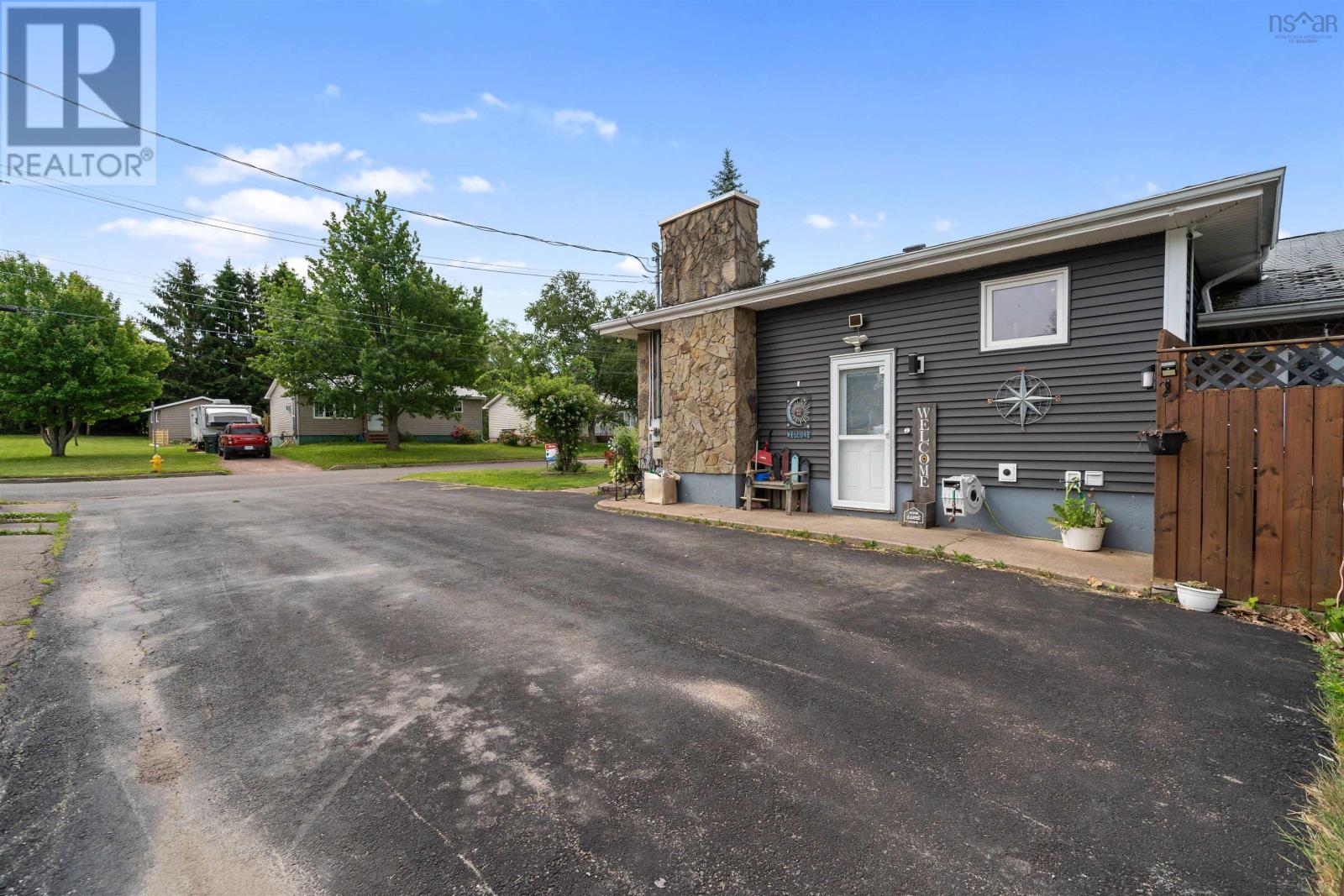 16 Rogers Avenue, Amherst, Nova Scotia  B4H 2J7 - Photo 8 - 202502206