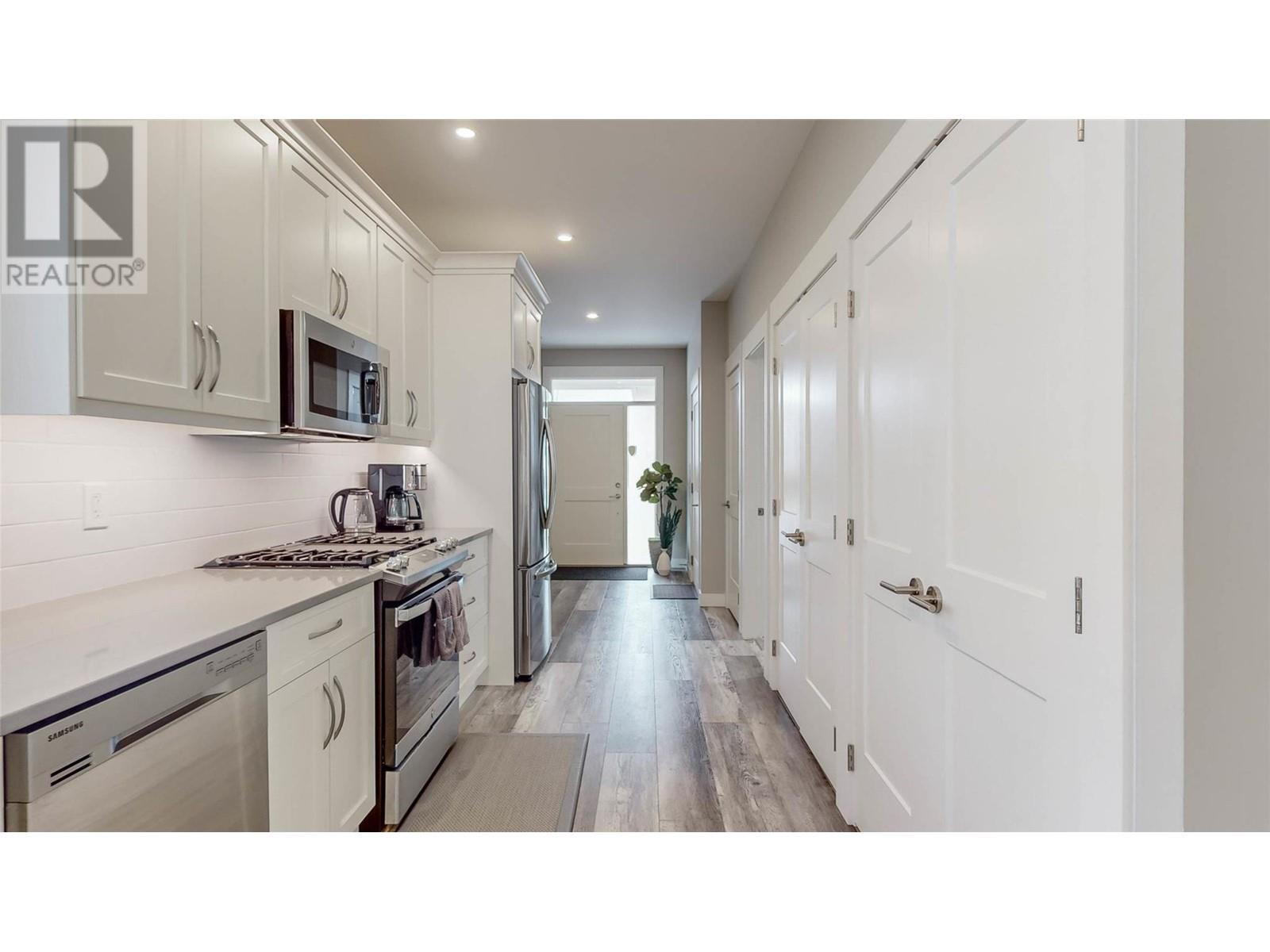 Property at 238 Bentgrass Avenue image 3