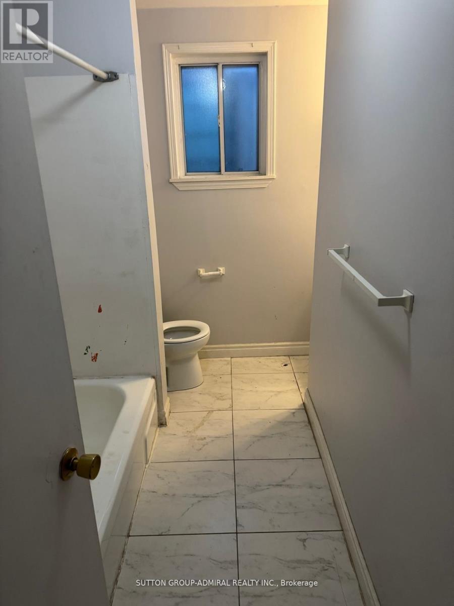 27 Shudell Avenue, Toronto, Ontario  M4J 1C5 - Photo 12 - E11953692