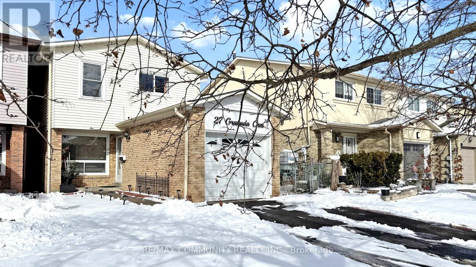Property at 27 GRANADA CRESCENT image 2