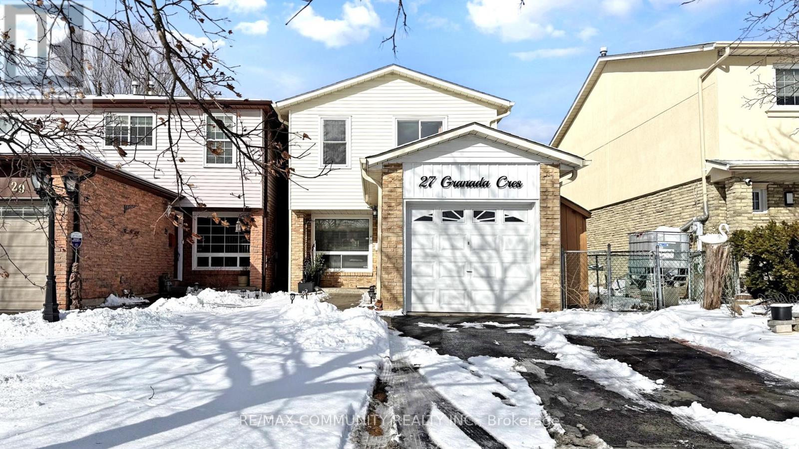 Property at 27 GRANADA CRESCENT image 3
