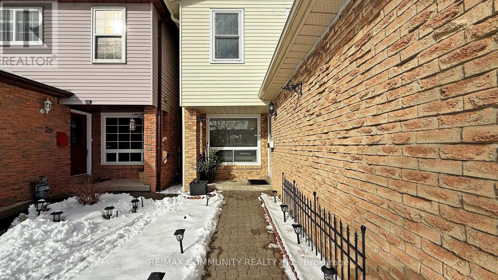 Property at 27 GRANADA CRESCENT image 4