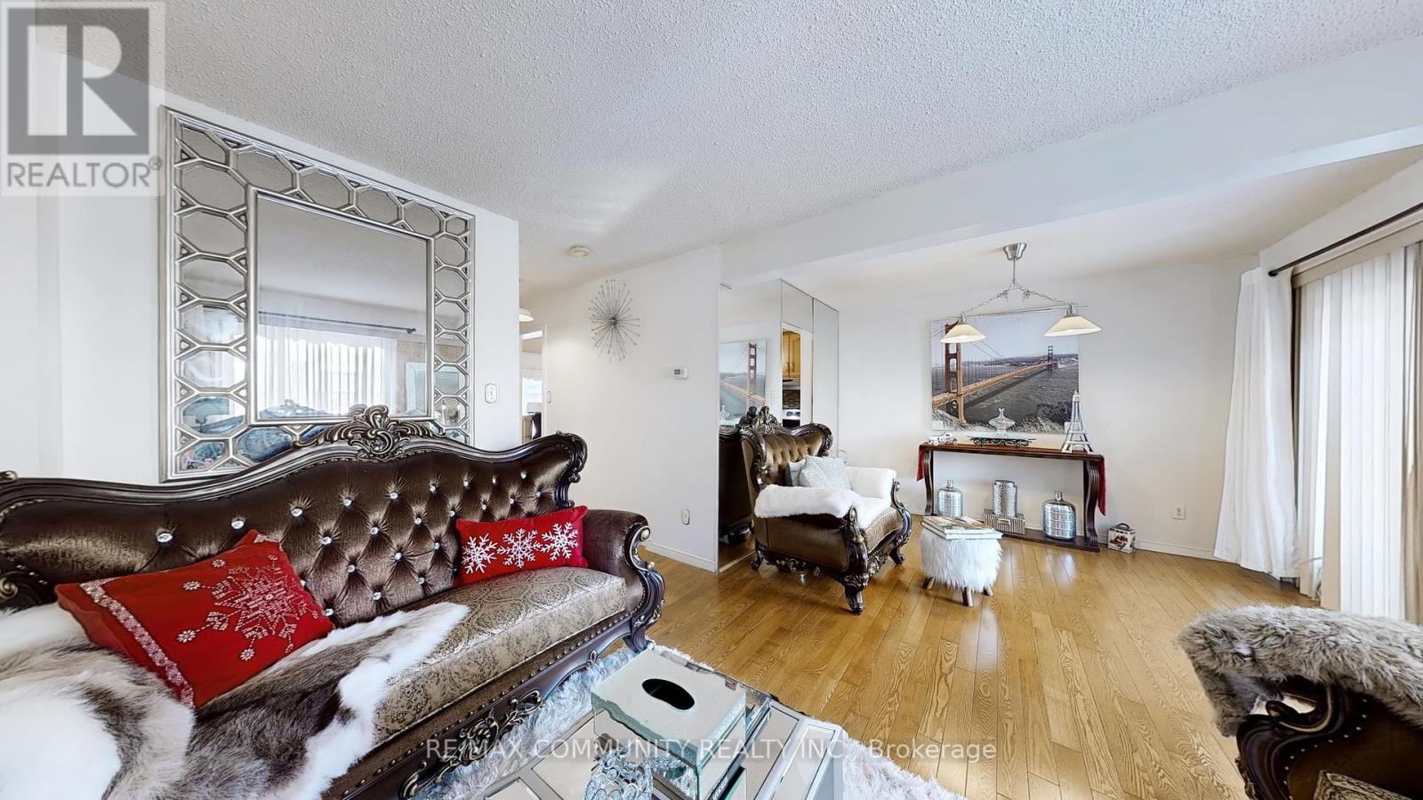 Property at 27 GRANADA CRESCENT image 5