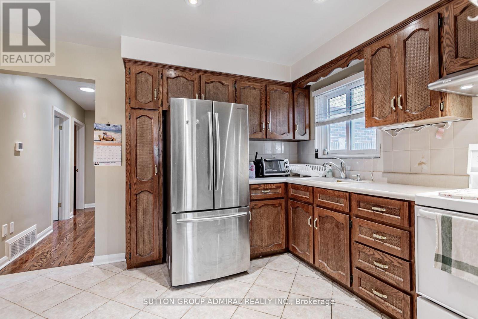 Upper - 102 Cornwall Road, Brampton (Bram East), Ontario  L6W 1N8 - Photo 10 - W11951523
