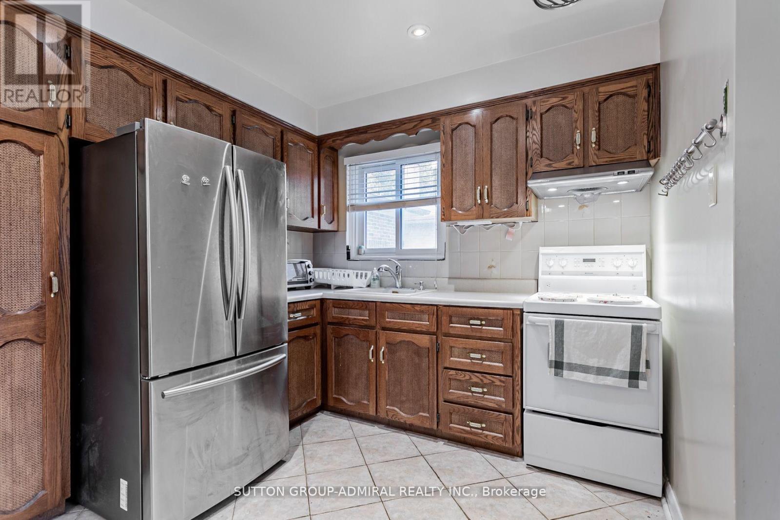 Upper - 102 Cornwall Road, Brampton (Bram East), Ontario  L6W 1N8 - Photo 9 - W11951523