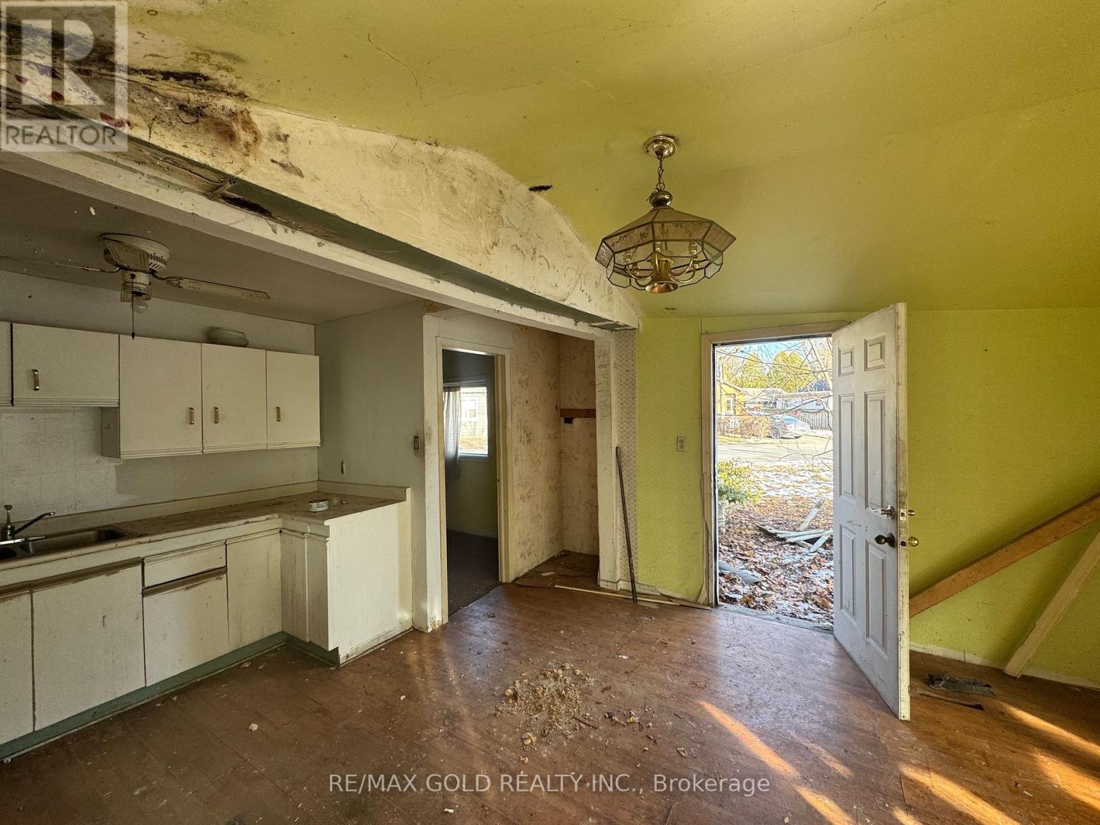 Property at 1040 BROOK VIEW AVENUE image 2