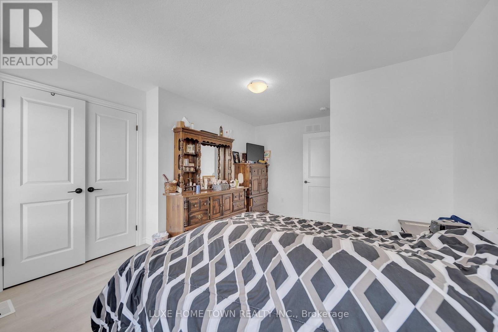 Photo 9 of 36 for 28 - 2545 Meadowlands Way