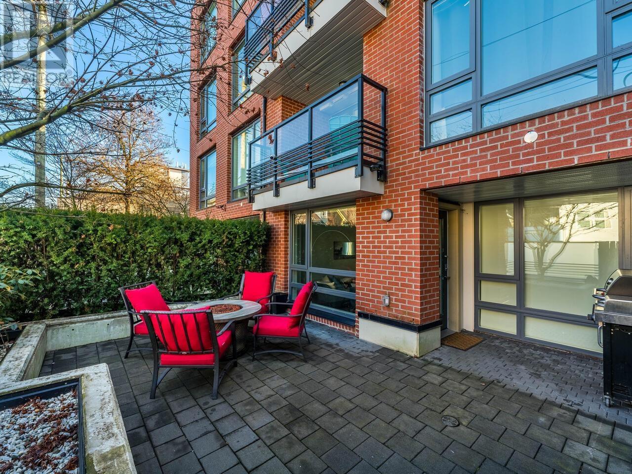 Listing Picture 2 of 36 : 101 2477 CAROLINA STREET, Vancouver / 溫哥華 - 魯藝地產 Yvonne Lu Group - MLS Medallion Club Member