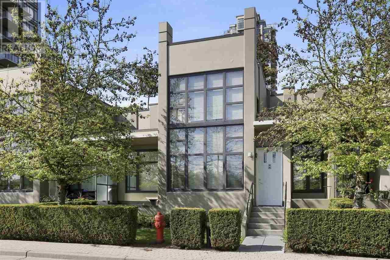 Listing Picture 2 of 31 : TH16 2345 MADISON AVENUE, Burnaby / 本拿比 - 魯藝地產 Yvonne Lu Group - MLS Medallion Club Member