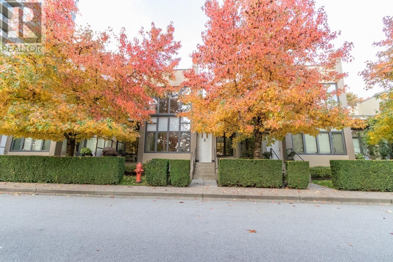 Listing Picture 20 of 31 : TH16 2345 MADISON AVENUE, Burnaby / 本拿比 - 魯藝地產 Yvonne Lu Group - MLS Medallion Club Member