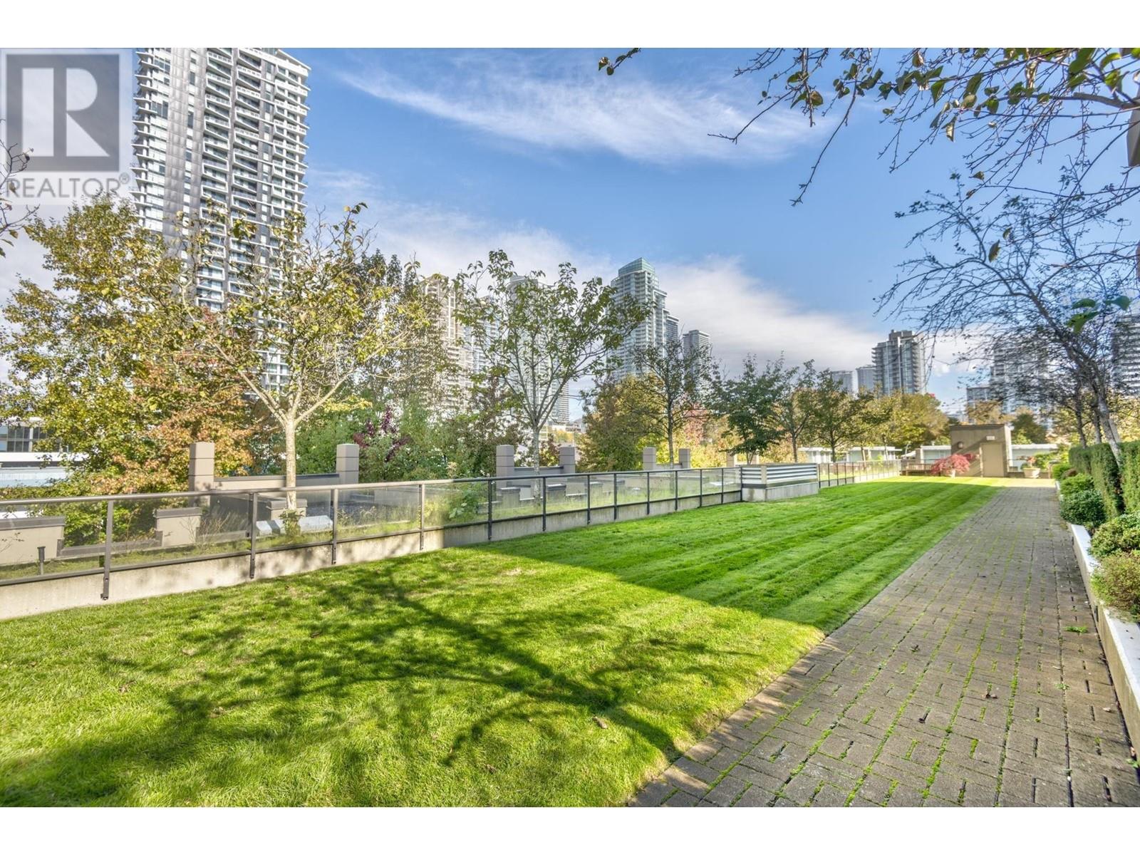 Listing Picture 31 of 31 : TH16 2345 MADISON AVENUE, Burnaby / 本拿比 - 魯藝地產 Yvonne Lu Group - MLS Medallion Club Member
